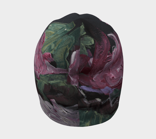 Une tuque noire avec un imprimé floral abstrait rose et vert vue de face et de côté.