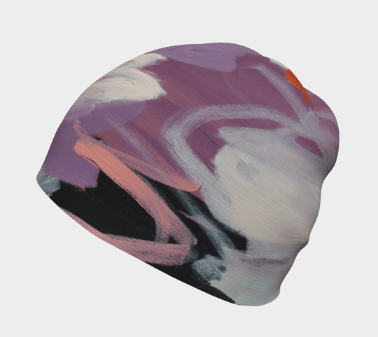 Un motif abstrait violet, rose et blanc recouvre cette tuque pour femme.