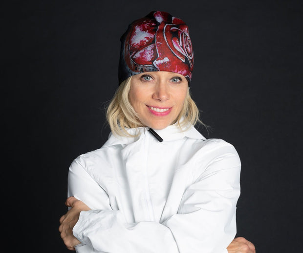 Exemple of woman wearing Lalita's Art Shop Women's Red Rose Beanie hat illustrated by Julie L'Ecuyer