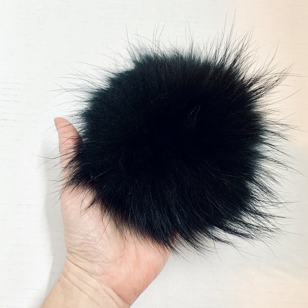 AW23- Pack of 10 Fur Pompoms with Flat Button