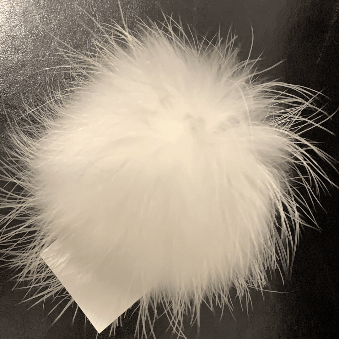 Pompon en fourrure avec bouton plat