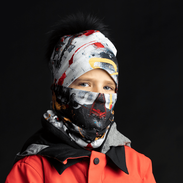 Front view of the neck-warmer and pom tuque with black detachable pompom.